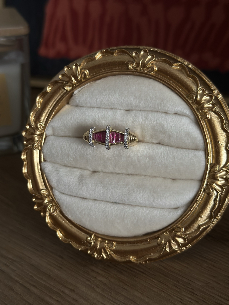 Pembe Taşlı Gold Yüzük