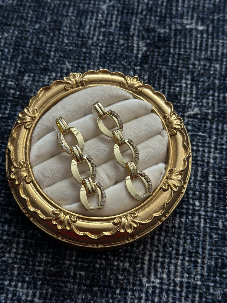 Taşlı Gold Sallantılı Küpe 