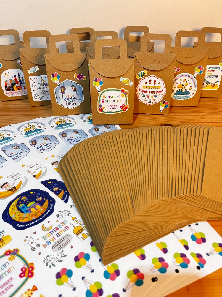 Sticker’lı Ramazan Bayramı Hediye Kutuları (50 adet)