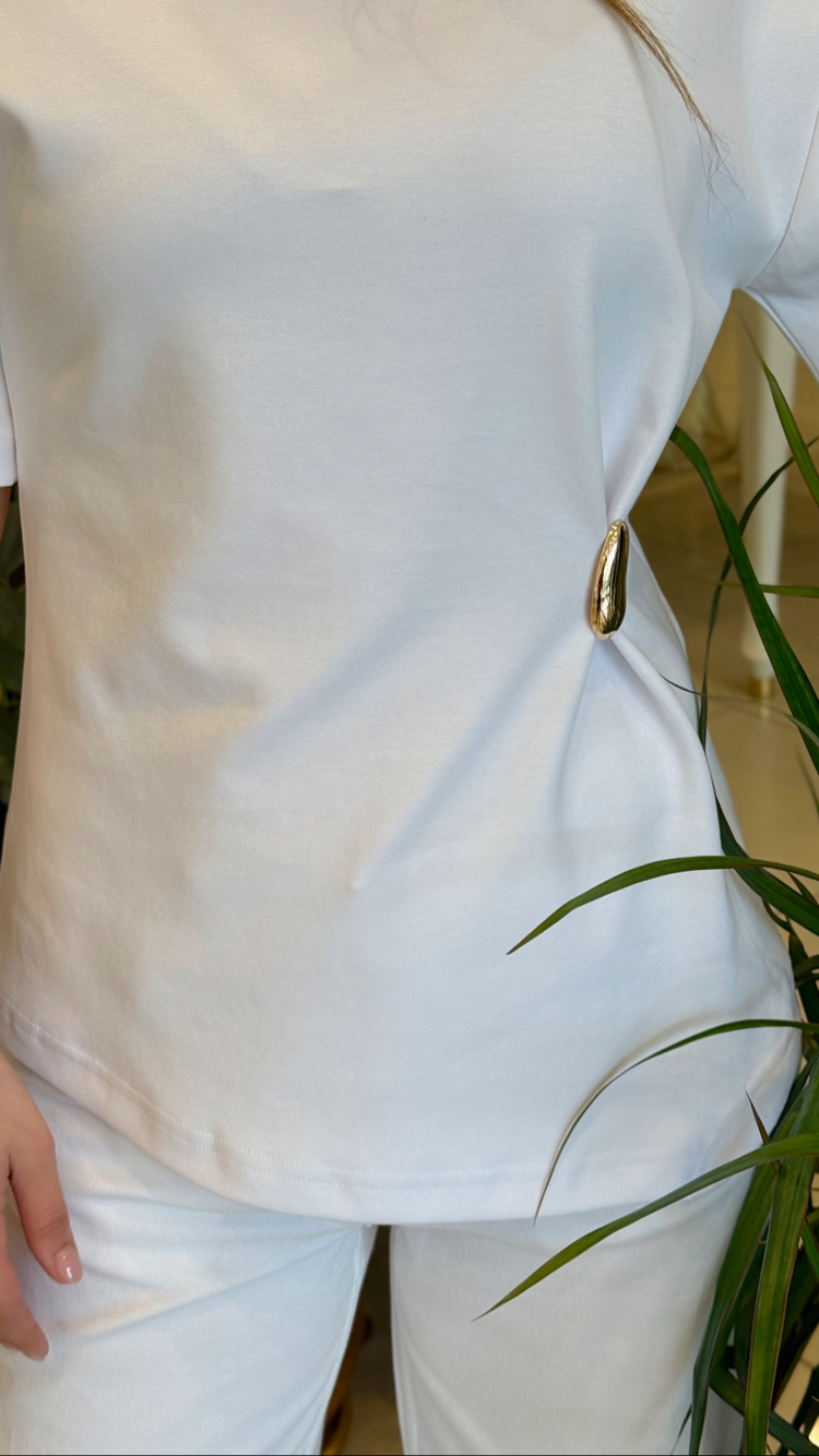 Aksesuar Detaylı Beyaz Tshirt