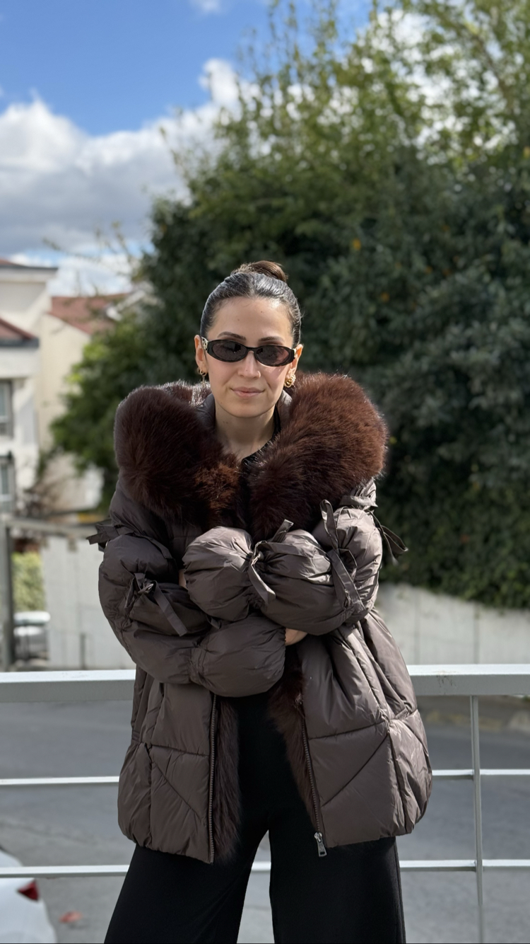 Yakası Kürklü Kol Detaylı Kahve Şişme Mont