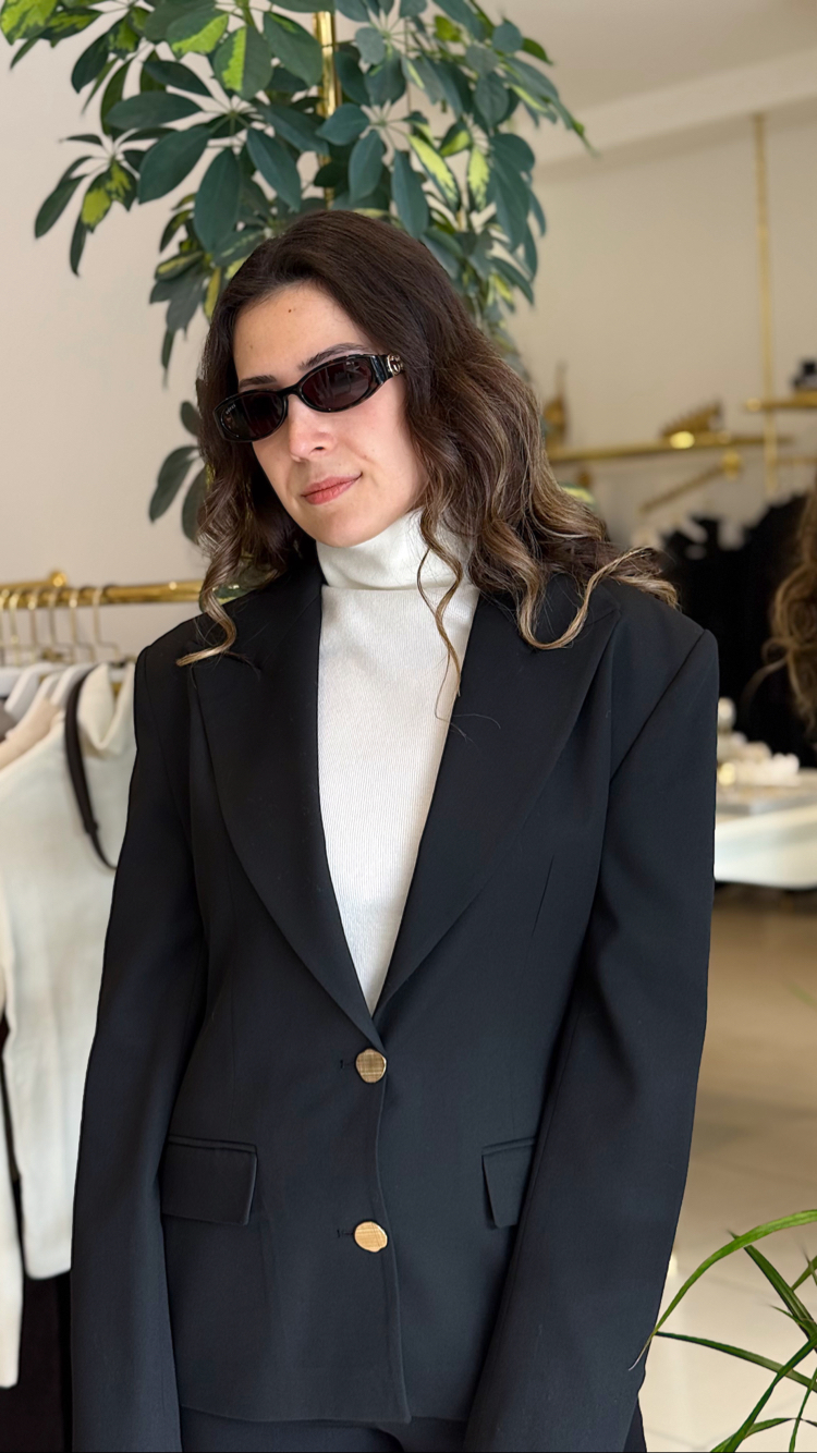 Gold Düğmeli Vatkalı Siyah Blazer