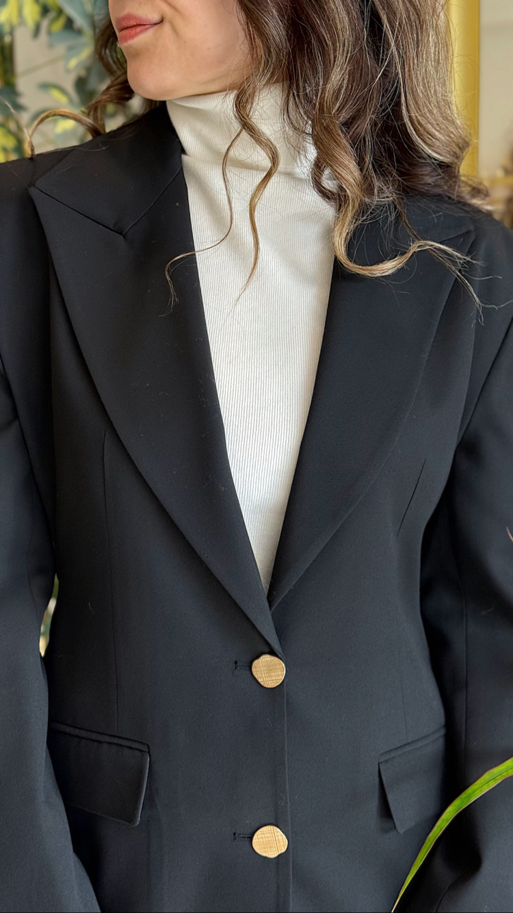 Gold Düğmeli Vatkalı Siyah Blazer