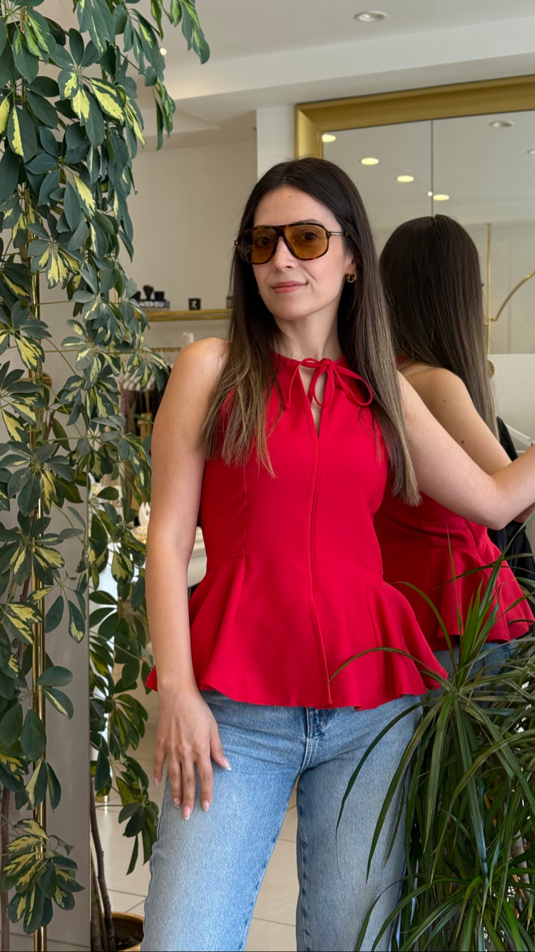 Yakası Fiyonklu Kırmızı Bluz