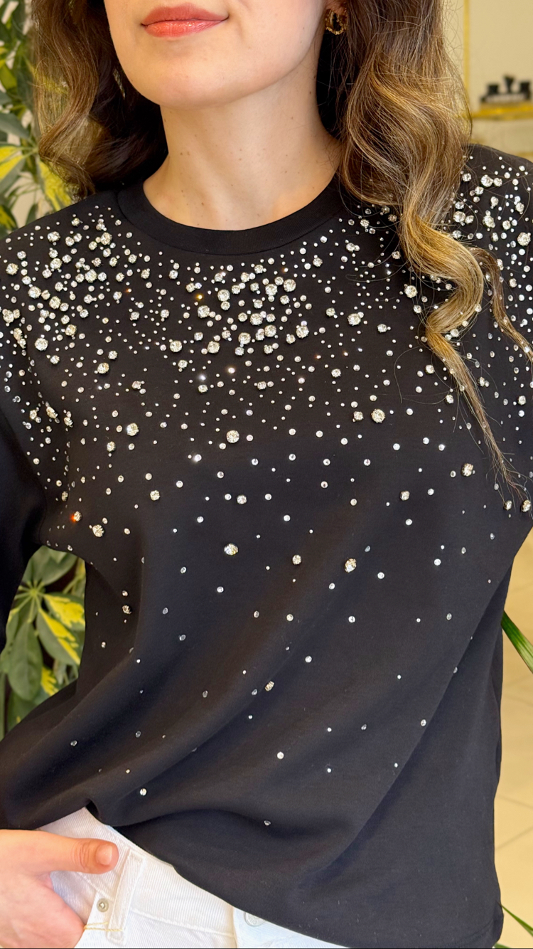 Önü Taş Çakımlı Siyah Tshirt