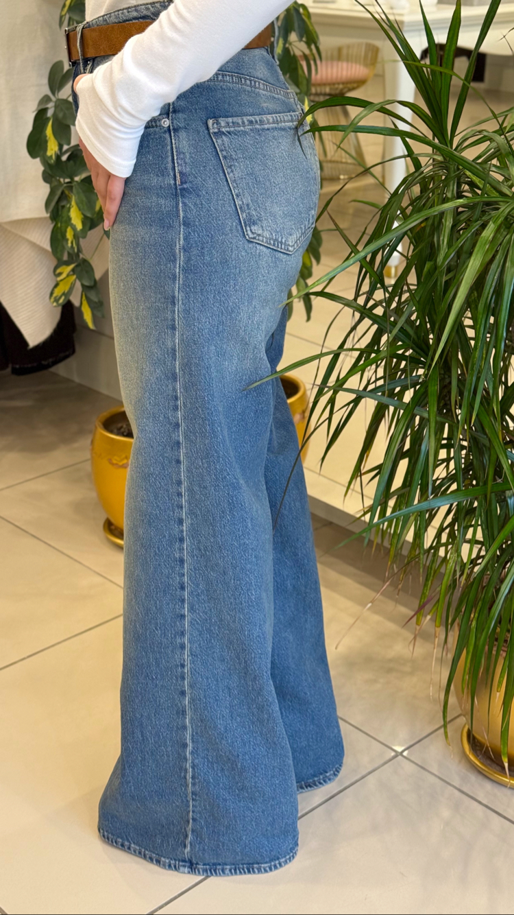 Kemerli Wideleg Jean