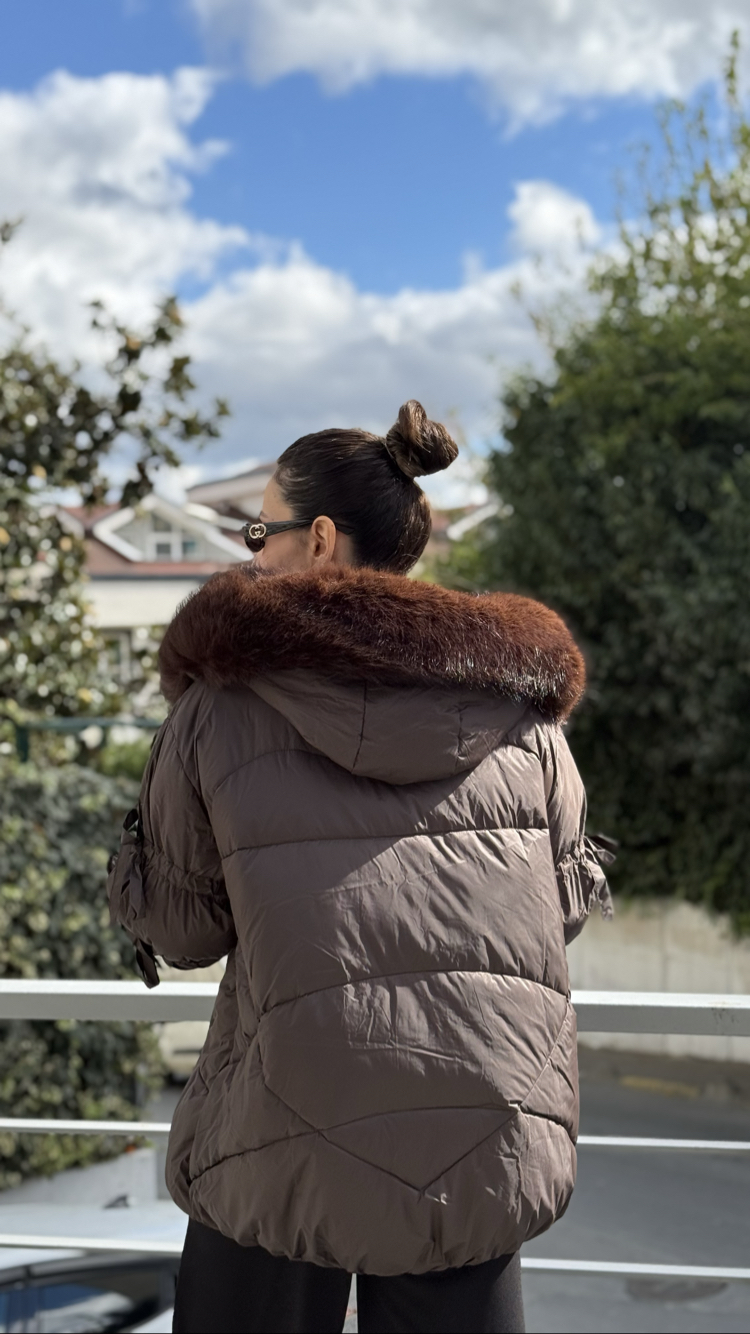 Yakası Kürklü Kol Detaylı Kahve Şişme Mont