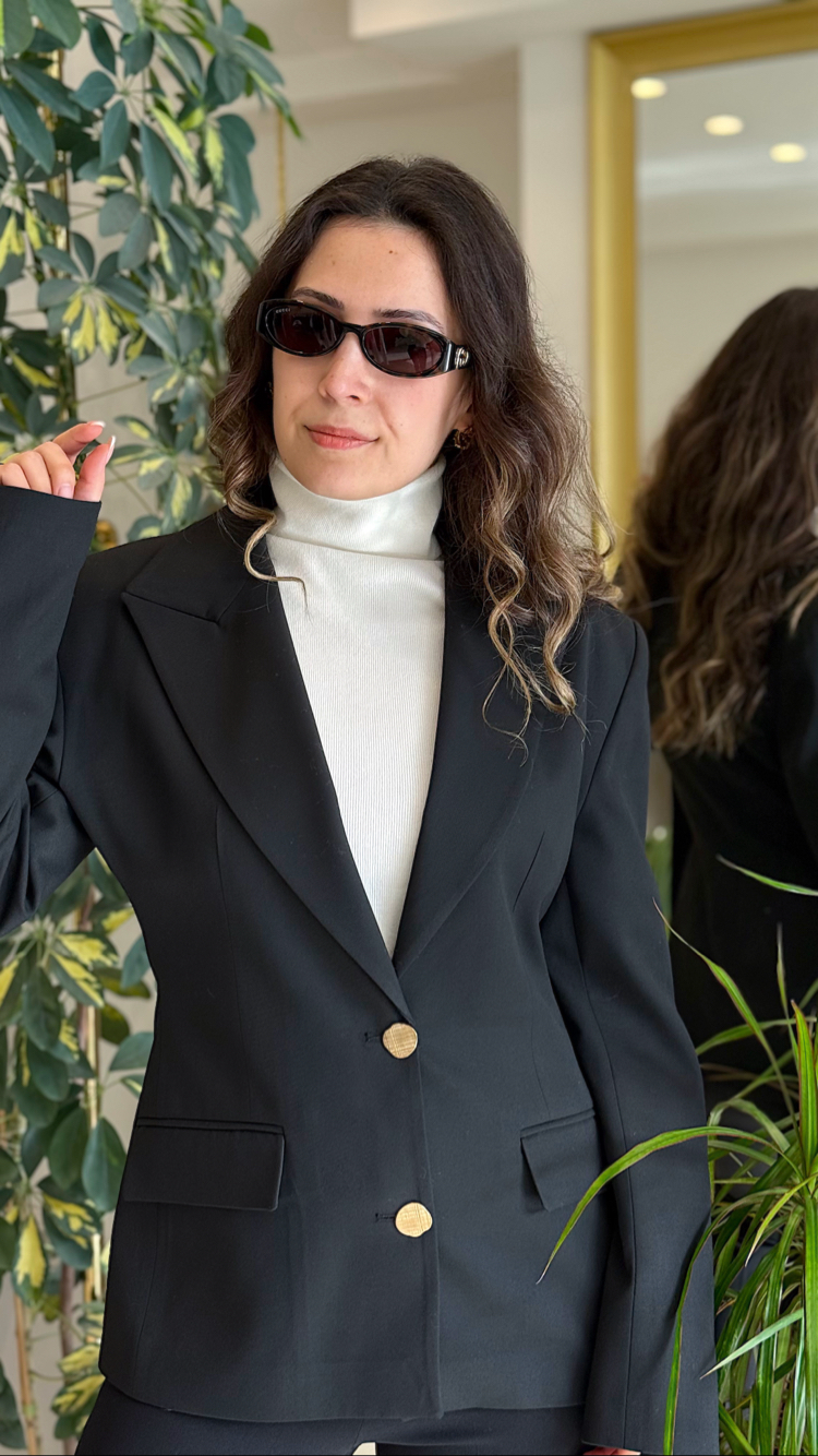 Gold Düğmeli Vatkalı Siyah Blazer