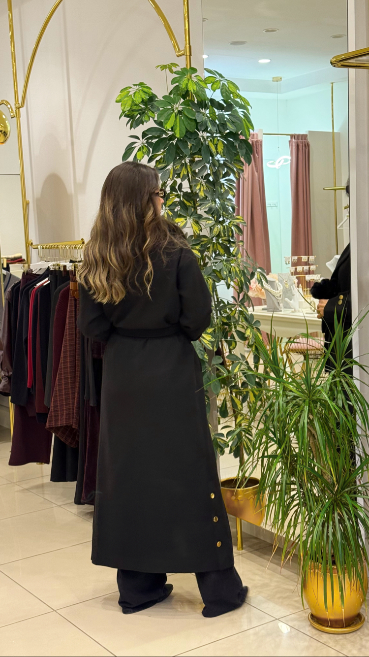 Yakası Kürk Detaylı Maxi Boy Siyah Kaban