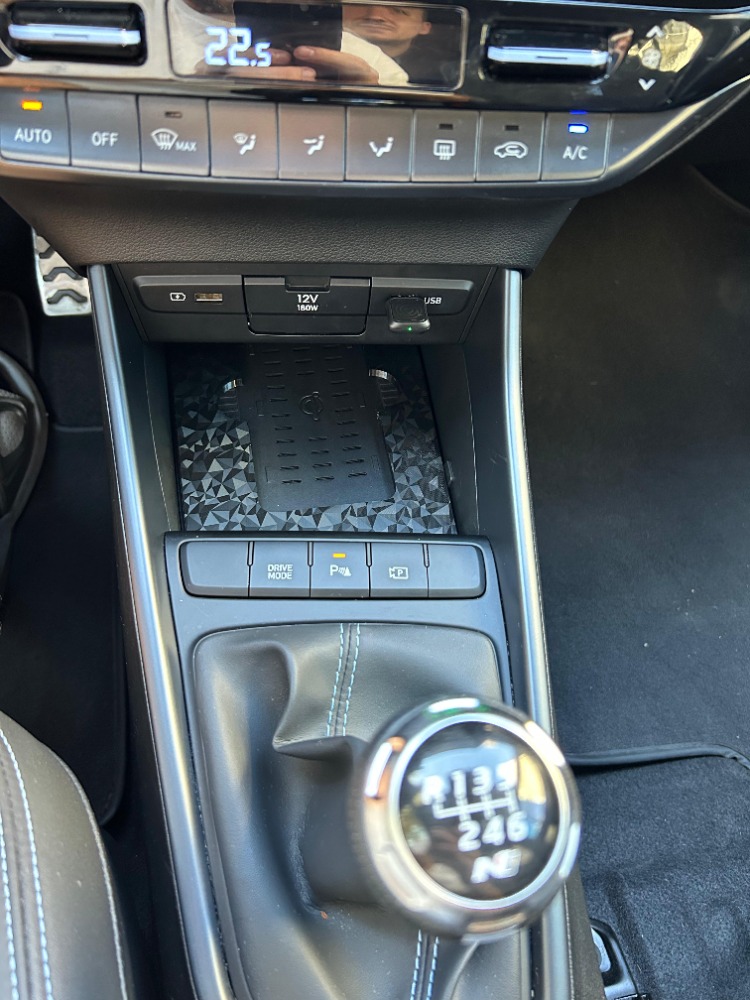 Hyundai i20N Kablosuz Şarj Cihazı Sabitleyici | Özel Tasarım Telefon Tutucu