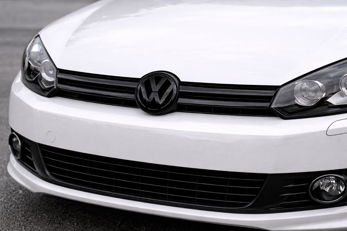  VW Golf MK6 Ön Amblem | ABS 3D Baskı | Piyano Siyahı | UV Şeffaf Kaplama