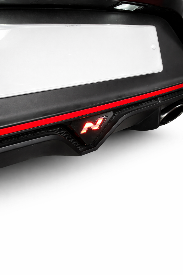 Hyundai i20N Arka Sis Lambası Kapağı – Sportif Görünümlü Difüzör Eklentisi