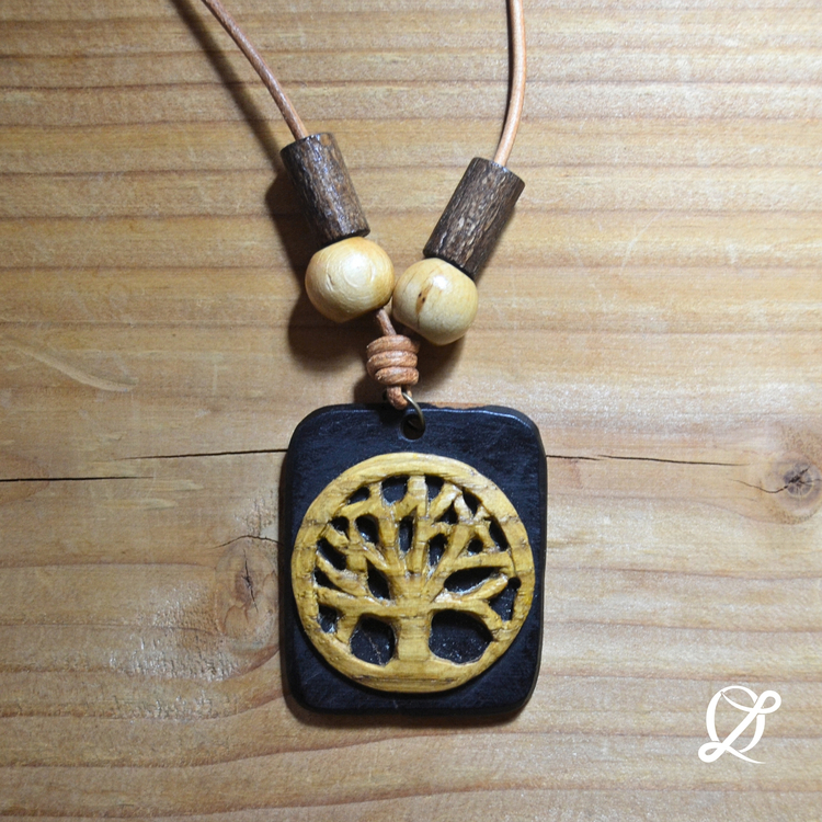 El Yapımı Ahşap Oyma Hayat Ağacı Kolye – Kontrast Ahşap Tasarım