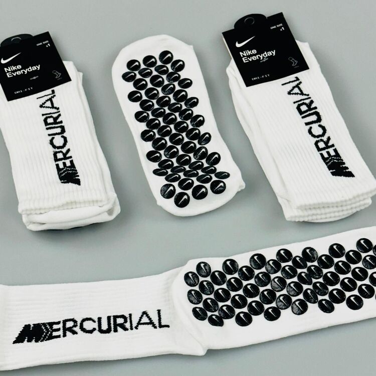 NİKE MERCURİAL Kaymaz Çorap Pro 3'lü paket.