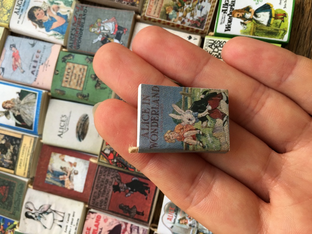 Alice In Wonderland Mini Kitap Kavanozu