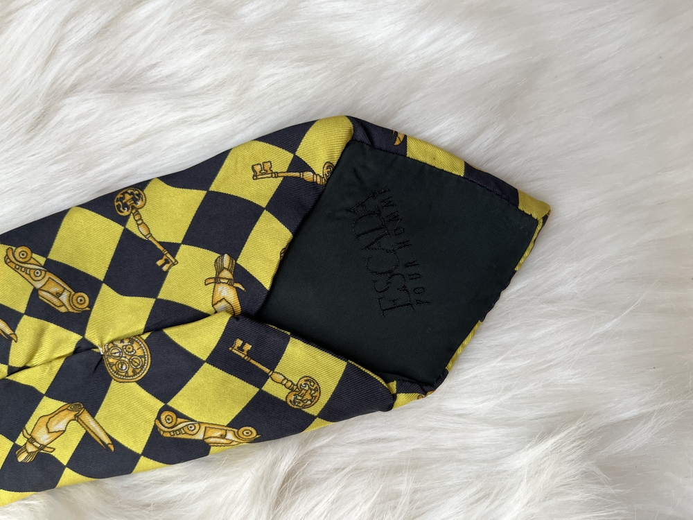 Escada tie