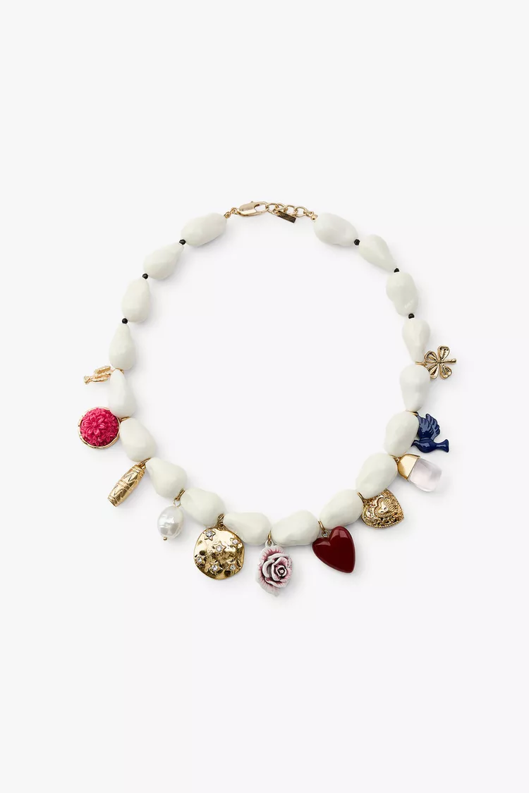 Charm Detaylı Kolye