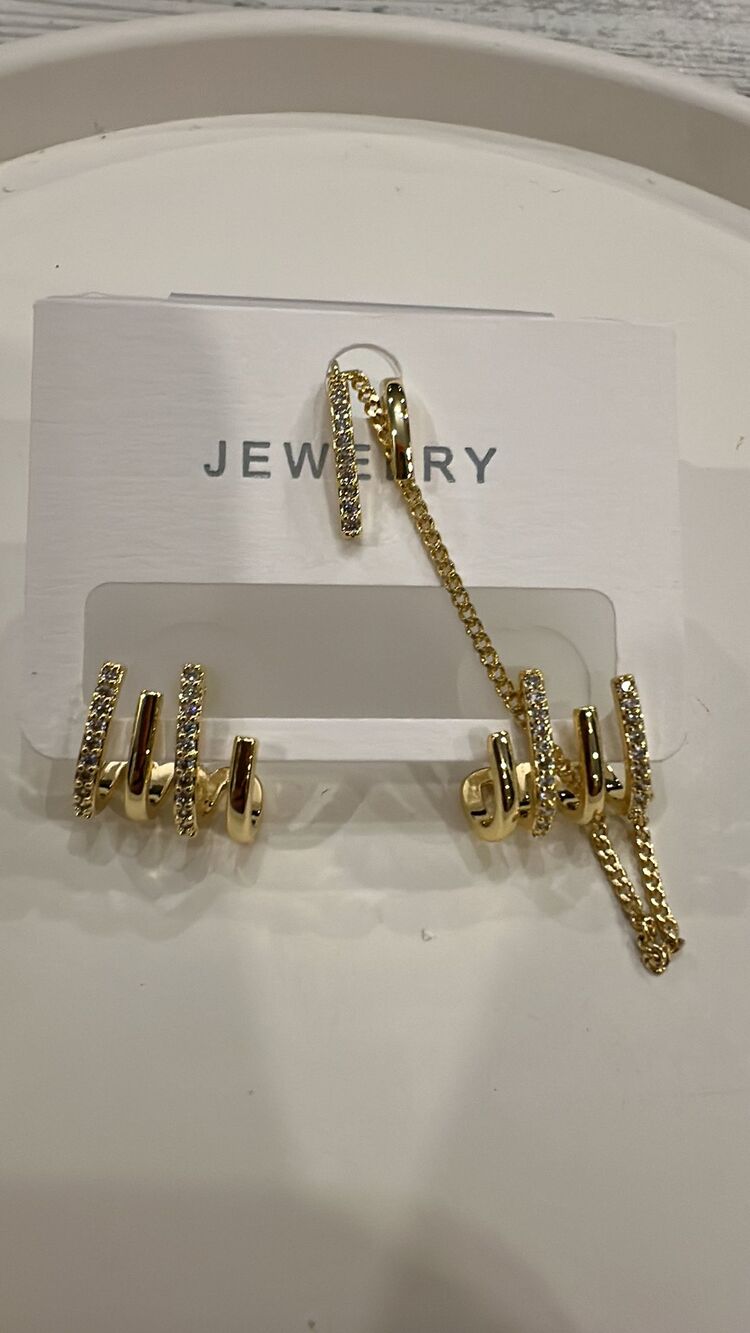 Zincir Detaylı Üçlü Gold Küpe Seti