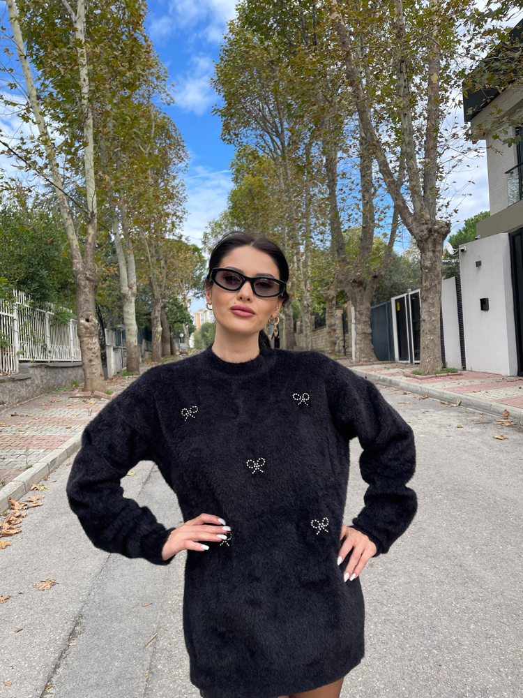 Siyah Fiyonk detaylı Yumoş Triko Kazak