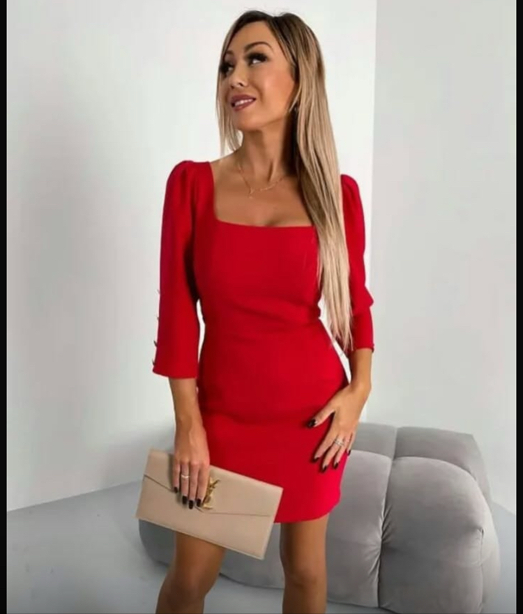 Kırmızı elbise 