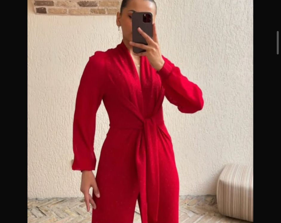 Kırmızı tulum