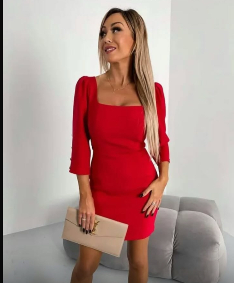 Kırmızı elbise 