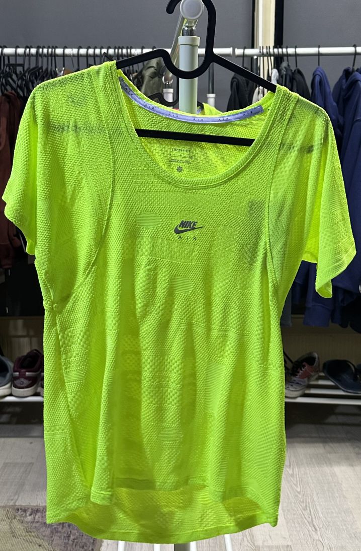 Nike T-Shirt - S / 36