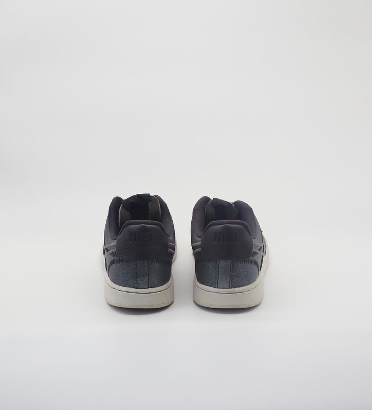Nike Sneaker