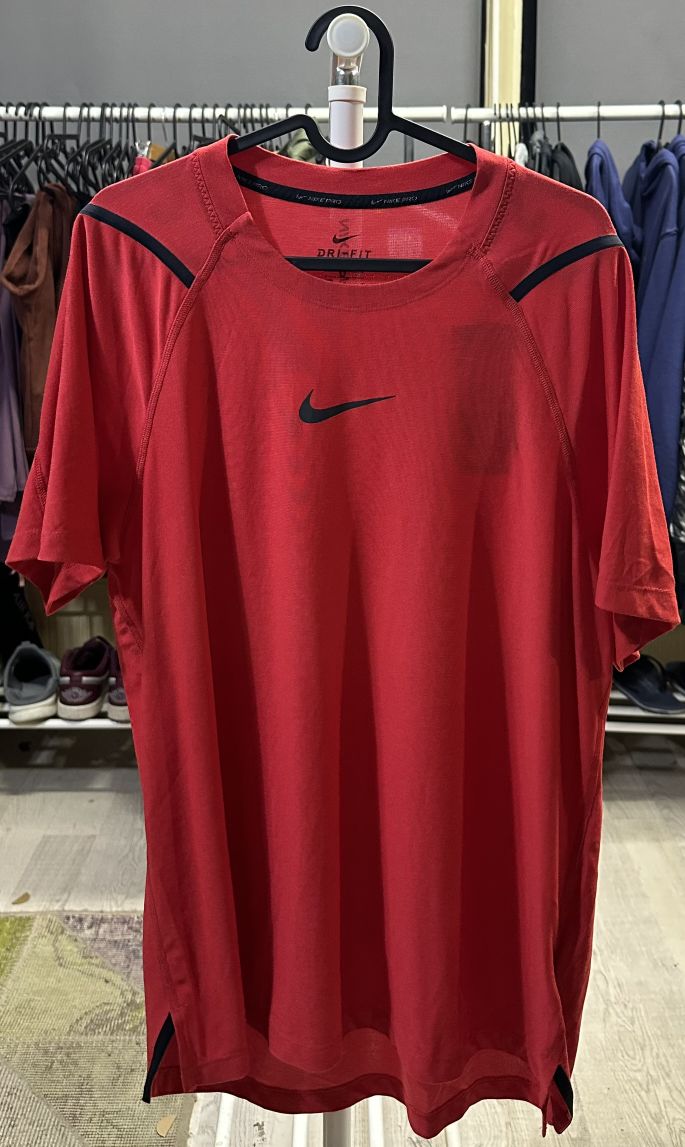 Nike T-Shirt - L / 40