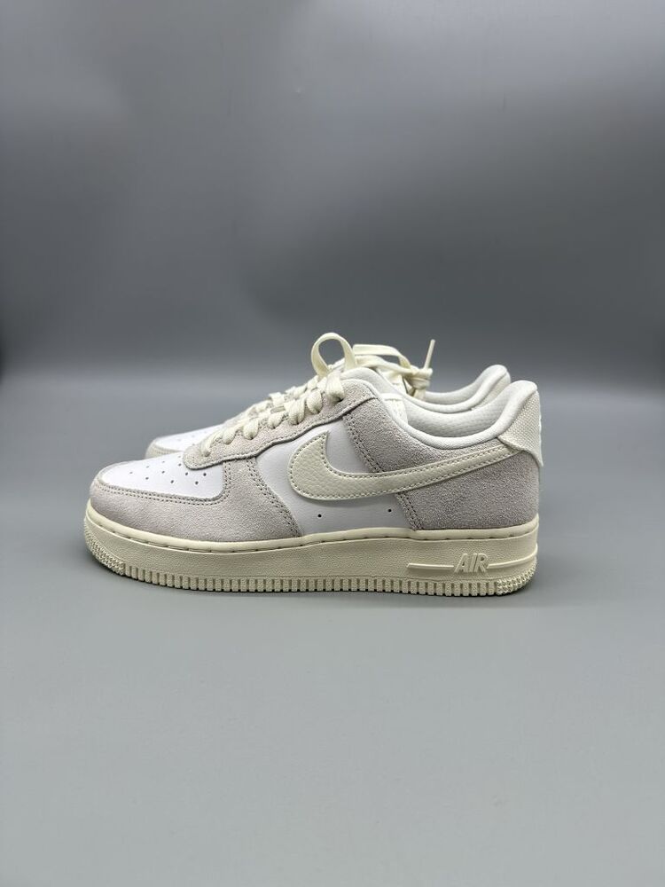 Nike Air Force 1 LV8