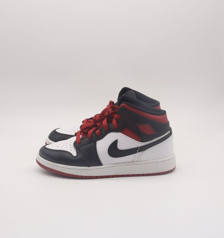 Air Jordan 1 Mid GS Gym Red Black Toe