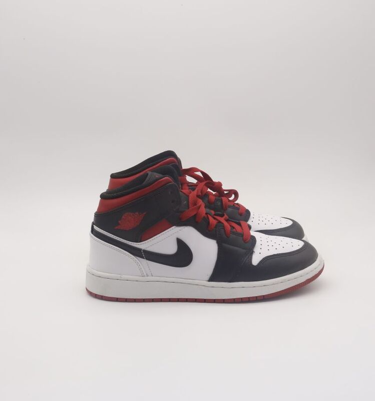 Air Jordan 1 Mid GS Gym Red Black Toe