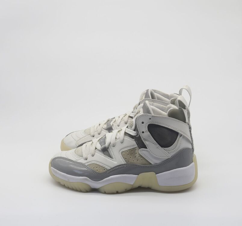 Nike Jumpman Two Trey