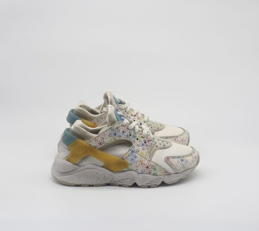 Nike Air Huarache Floral Swoosh