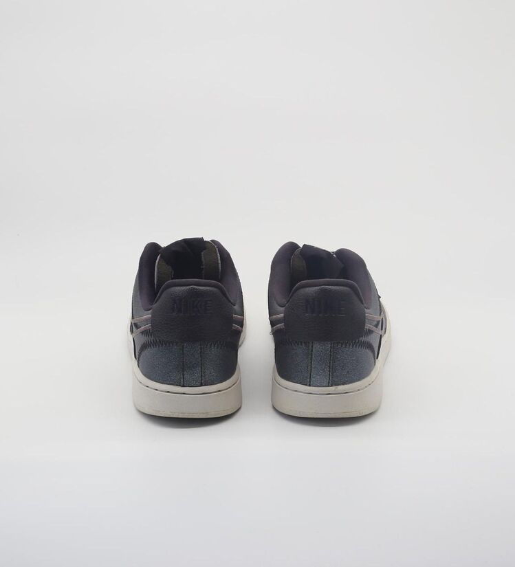 Nike Sneaker