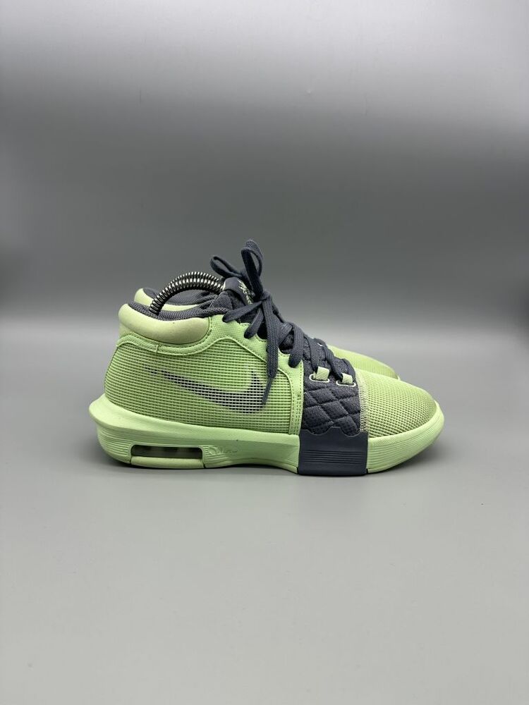 Nike LeBron Witness VIII Green