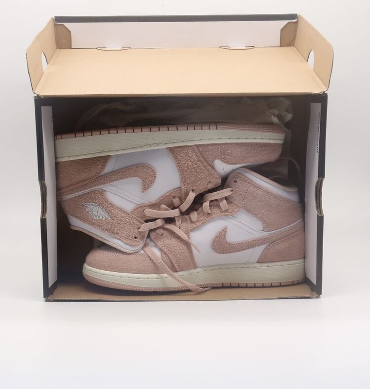 Nike Air Jordan 1 Mid SE Legend Pink GS