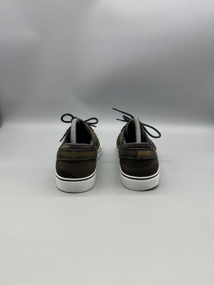 Nike Sneaker