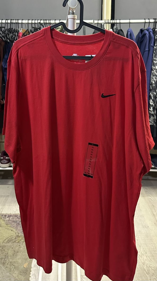 Nike T-Shirt - XL / 42