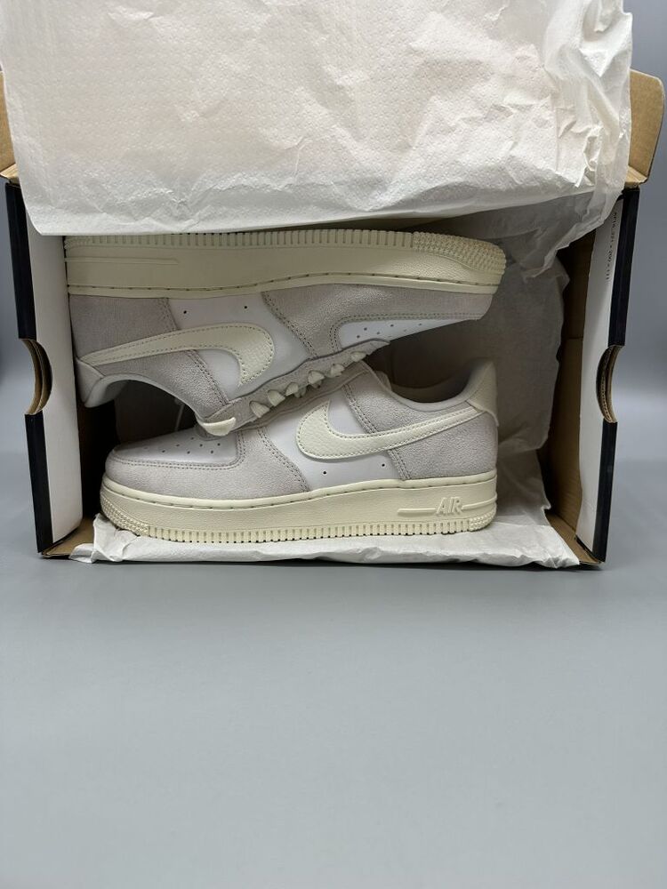 Nike Air Force 1 LV8