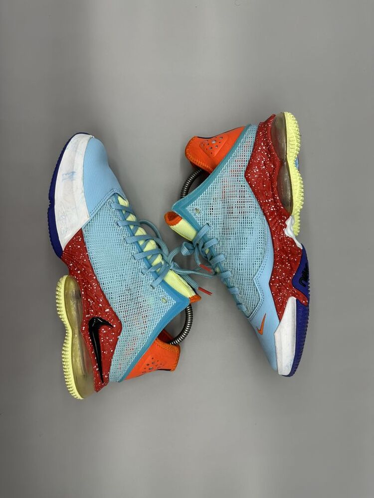 Nike LeBron 19