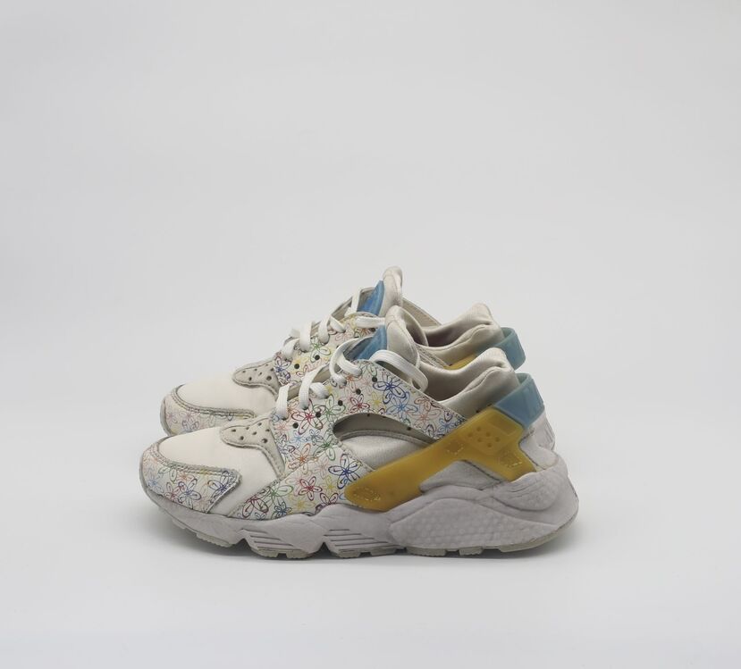Nike Air Huarache Floral Swoosh