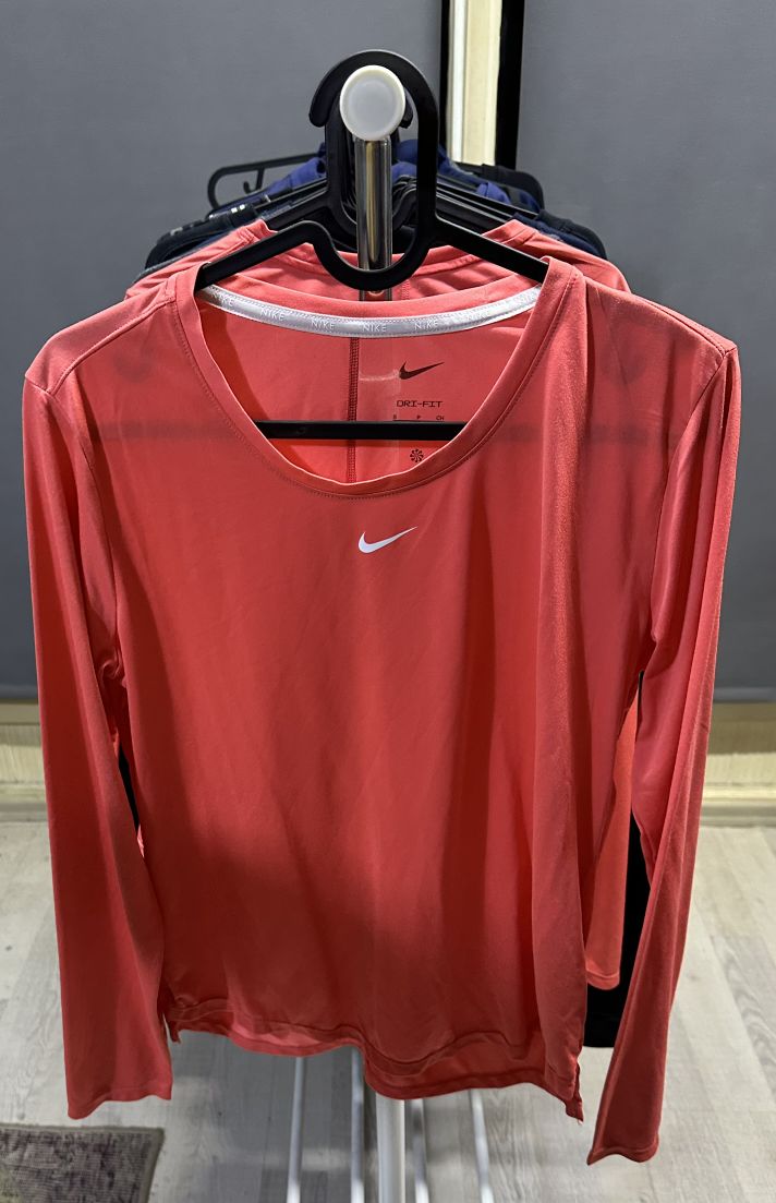 Nike T-Shirt - S / 36
