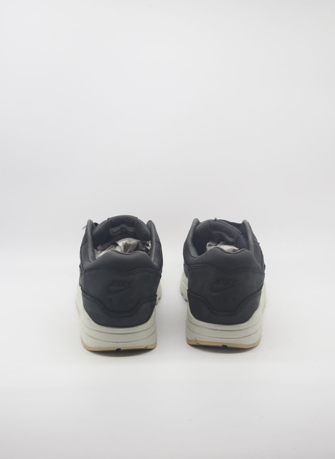 Nike Sneaker