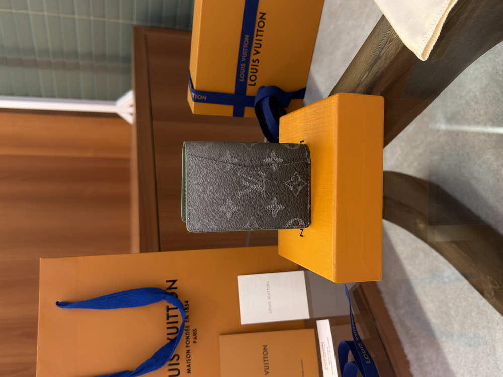 Louis Vuitton Katlamalı Kartlık LVUK01