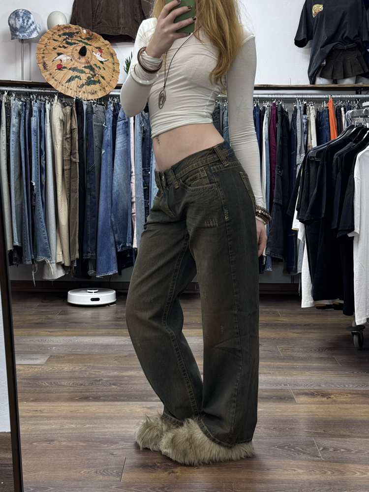 ESKİTİLMİŞ TAŞLAMALI DÜŞÜK BEL KAYLA JEAN