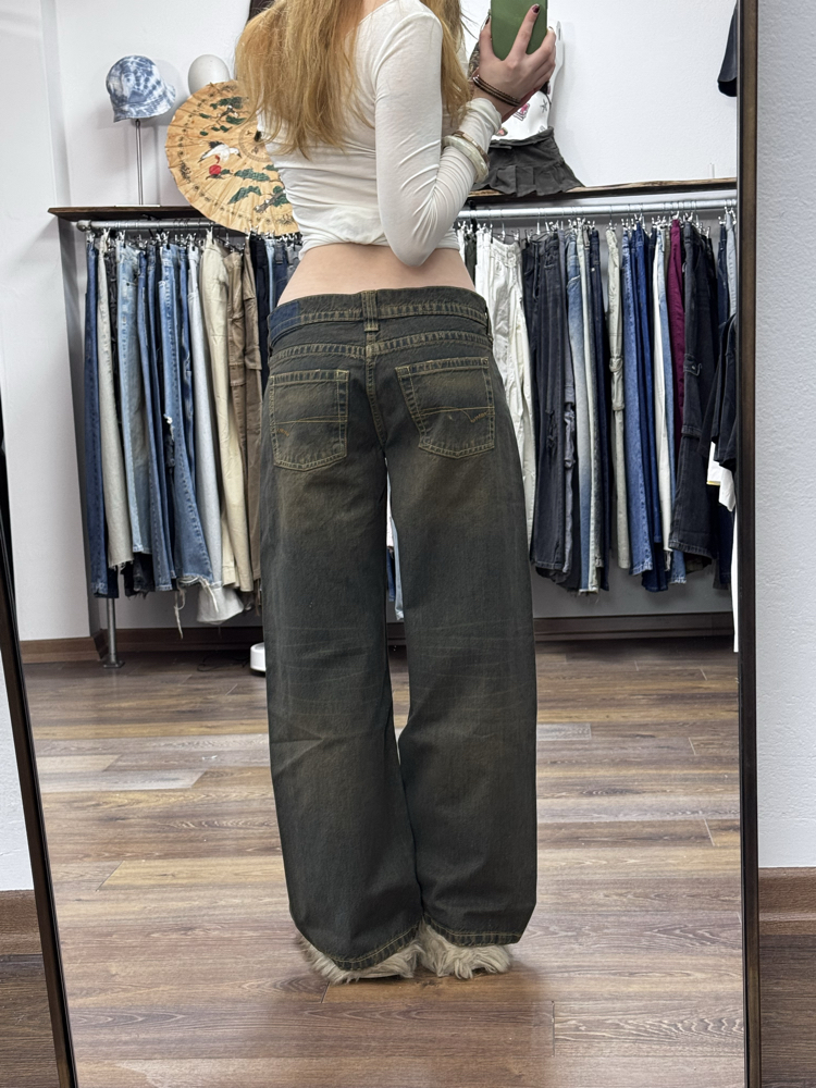 ESKİTİLMİŞ TAŞLAMALI DÜŞÜK BEL KAYLA JEAN