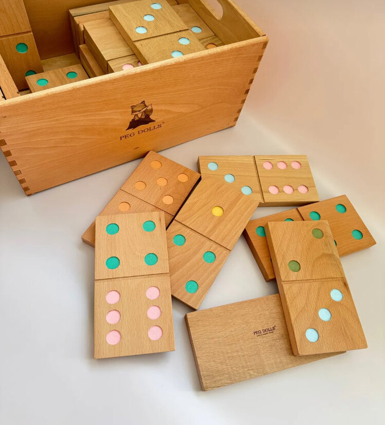 Pegdolls domino set