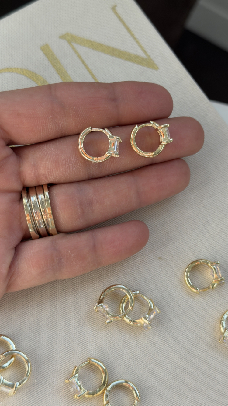 Kuyum model 14k Baget taşlı küpe