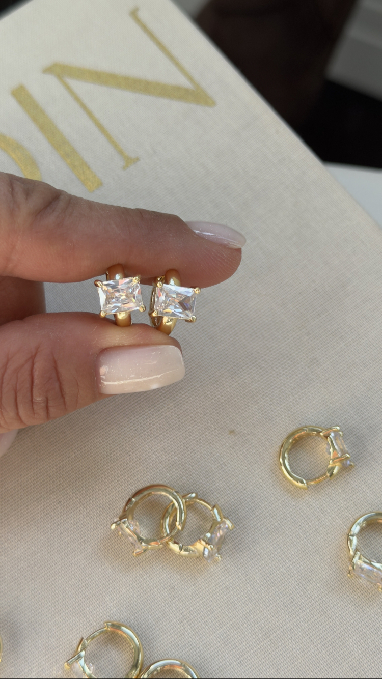 Kuyum model 14k Baget taşlı küpe